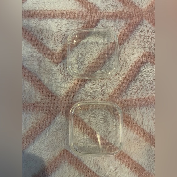 Fitbit Sense 2 like New still have the box - Picture 2 of 13